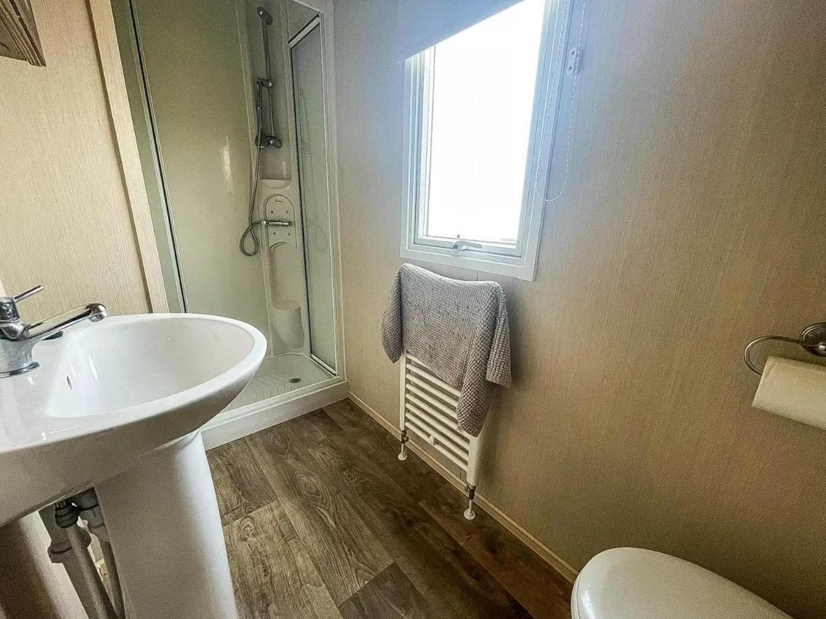 2Br-Sleeps6-Wifi-Freeparking-Holidaypark Клактън он Сий Екстериор снимка
